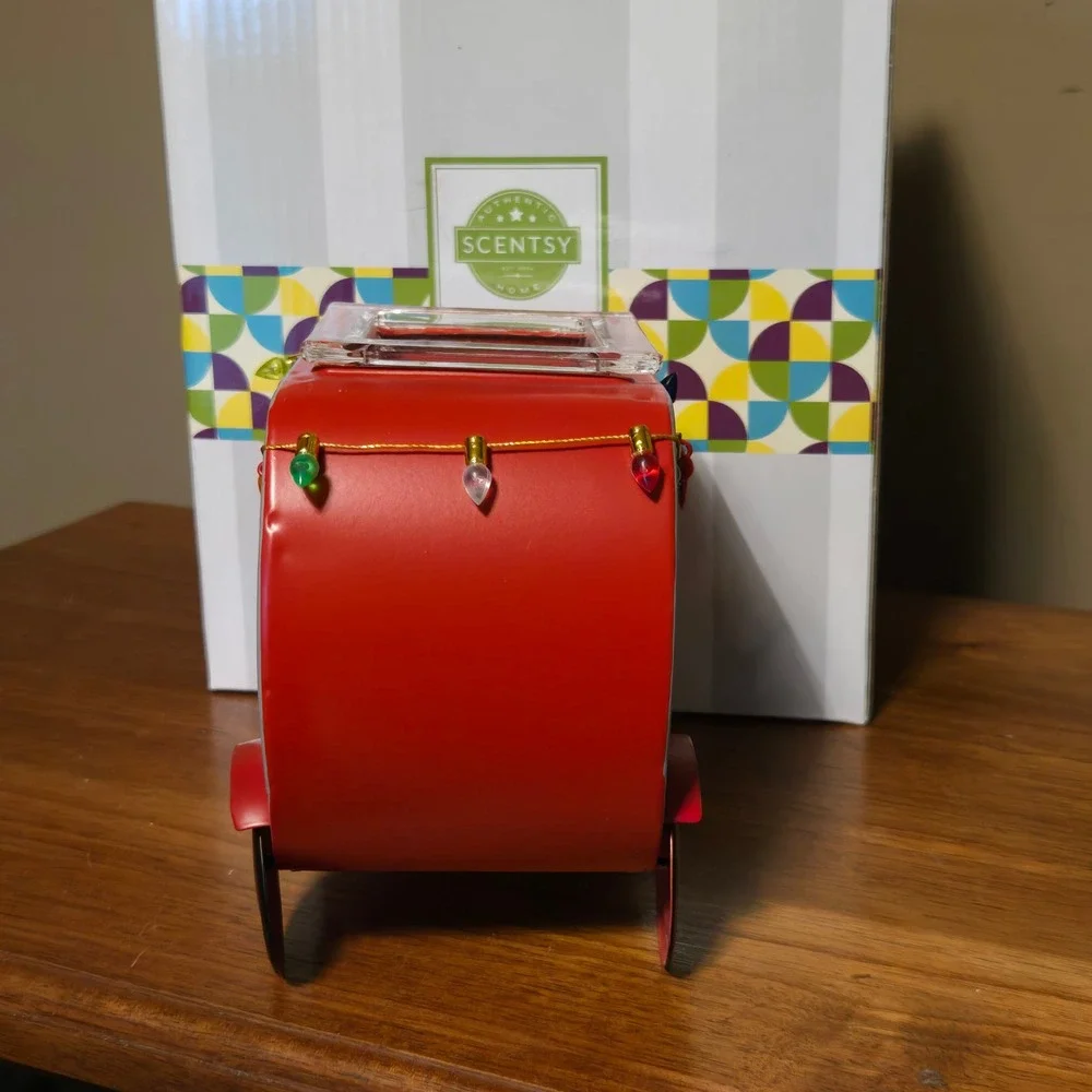 Scentsy Christmas Camper Red Retro Wax‎ Warmer Holiday Decor with Box and Plug